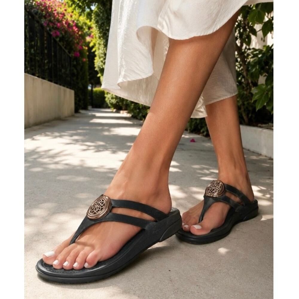 Crocs Womens Sz 8 Sanrah Circle Gold Medallion Wedge Flip Flop Sandals Black